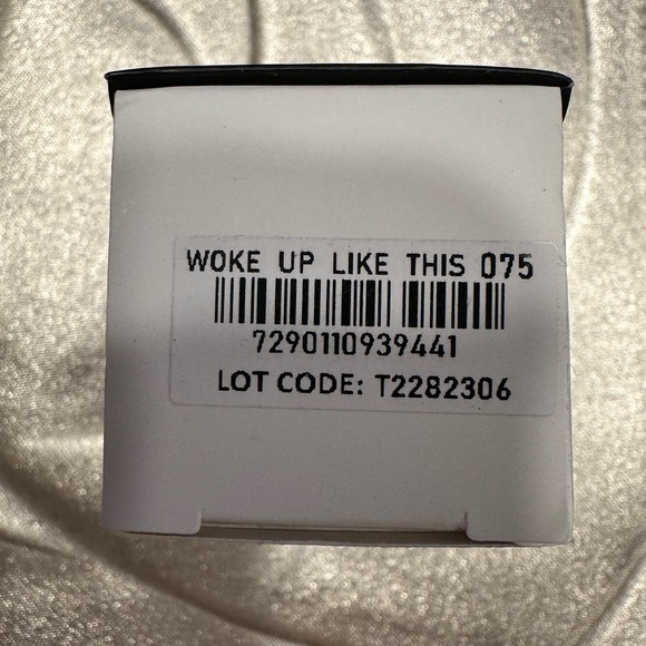 IL MAKIAGE WOKE UP LIKE THIS Flawless Base Foundation. New in box! - Picture 3 of 3